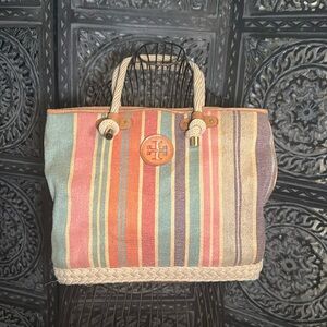 Tory Burch tote. In good preowned condition. size 17x12